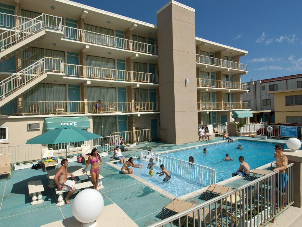 Aquarius Oceanfront Inn Уайлдууд Екстериор снимка