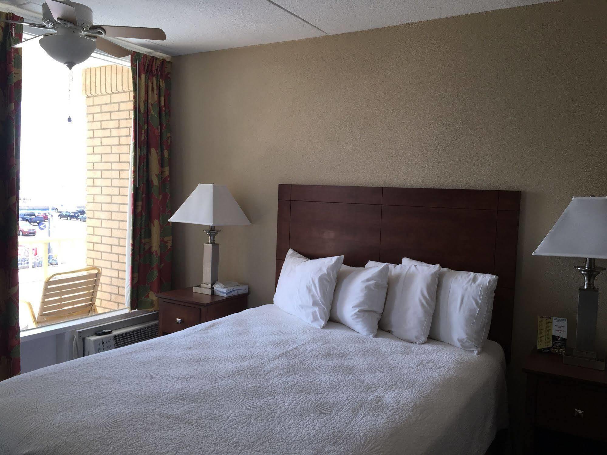 Aquarius Oceanfront Inn Уайлдууд Екстериор снимка